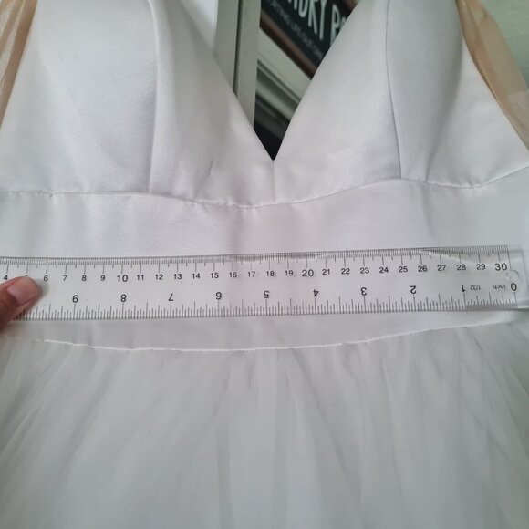 Wedding dress - Picture 7 of 12